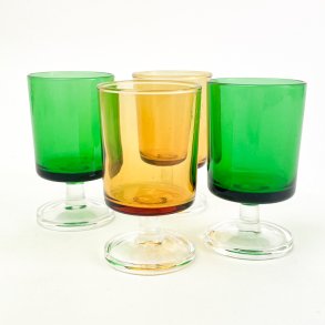 Fire farvede retro hvidvinsglas