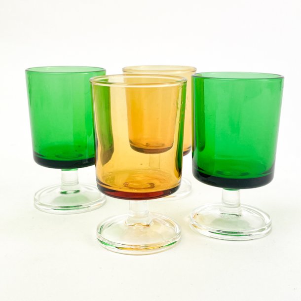 Fire farvede retro hvidvinsglas