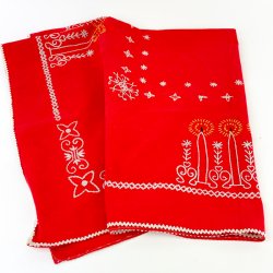 Rd vintage dug med broderede lys - 100x100 cm