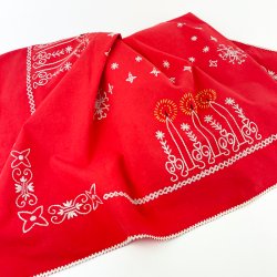 Rd vintage dug med broderede lys - 100x100 cm