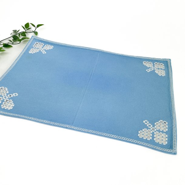 Hellblaue Retro Tablettserviette mit Stickerei