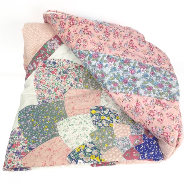 Rosa Vintage Steppdecke mit Blumen