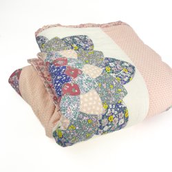 Rosa Vintage Steppdecke mit Blumen