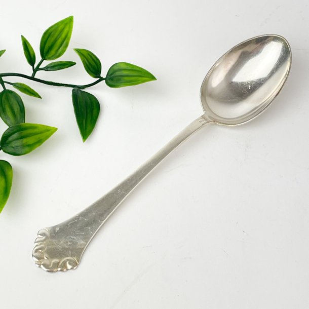 Vintage dessertske i s�lvplet med svungen ende