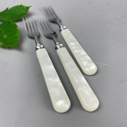 Tre vintage frokost gafler med perlemorsskaft