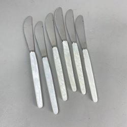 Seks vintage middags knive med perlemorsskaft