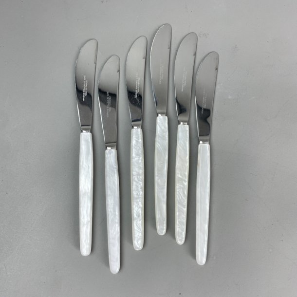 Seks vintage middags knive med perlemorsskaft