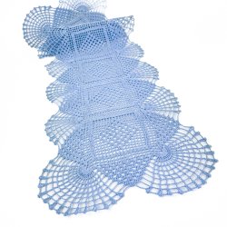 Hellblaue gehkelte Tischluferin  90 cm