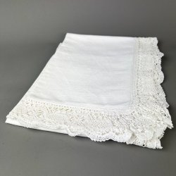 Hvid vintage dug med kniplinger � 100 x 100 cm