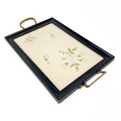 Vintage serveringsbakke med broderi 