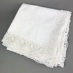 Vintage dug med broderi og kniplinger 