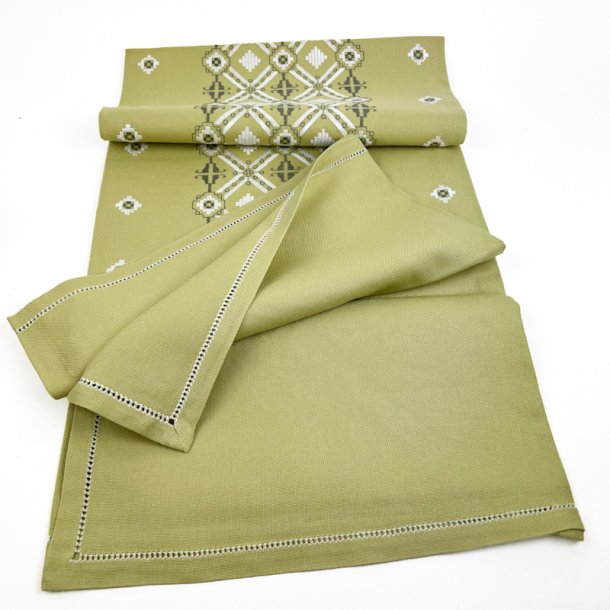 Broderet gr�n vintage dug 160 cm