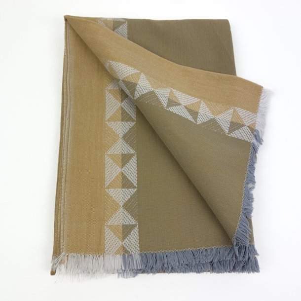 sandfarvet retro dug med grafisk m�nster � 180 cm