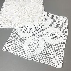 Fire hklede hvide vintage mundservietter