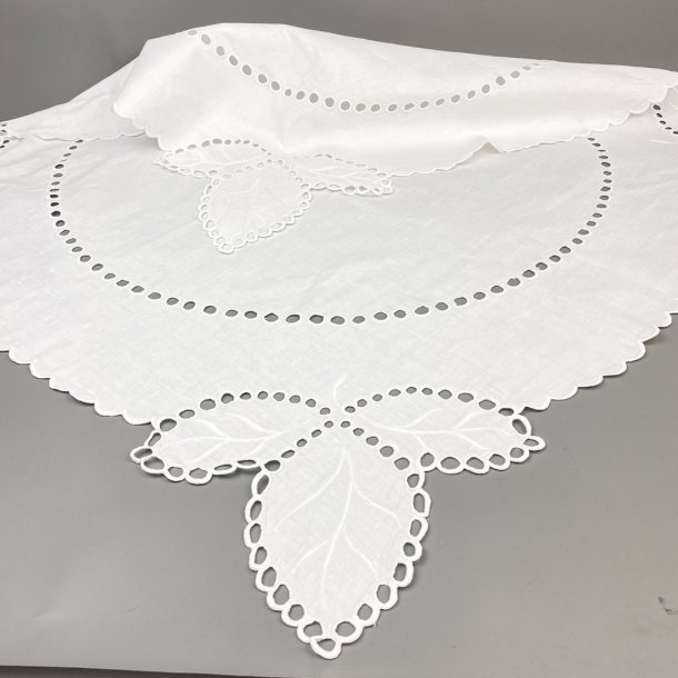Hvid vintage dug med engelsk broderi  100 x 100 cm