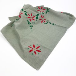Broderet gr�n vintage dug � 90 x 90 cm