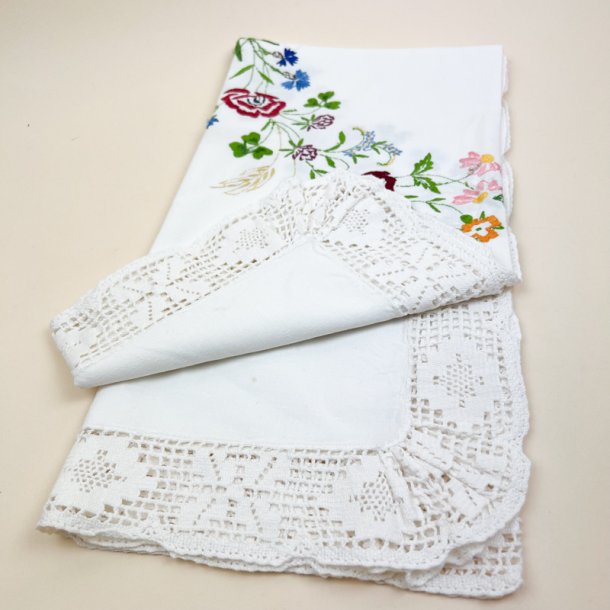 Broderet vintage blomsterdug 90�90 cm