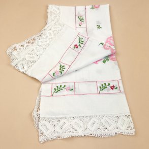 Broderet vintage dug 100 cm