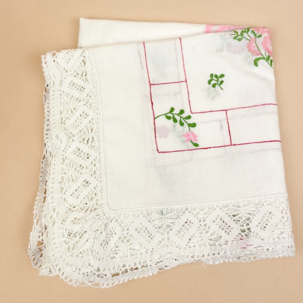 Broderet vintage dug 100 cm