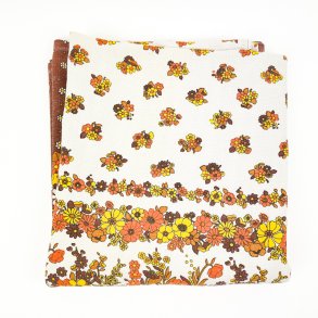 Blomstret retro dug 160 cm