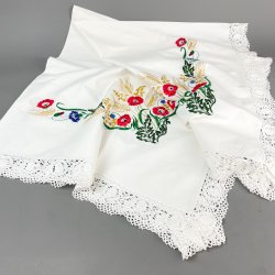 Broderet hvid vintage dug � 140 x 140 cm