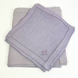Lyselilla vintage h�rdug med otte servietter 200 cm