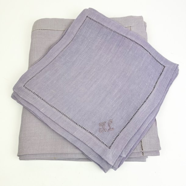 Lyselilla vintage h�rdug med otte servietter 200 cm