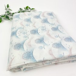 Vintage sengetj med lysebl og rosa 