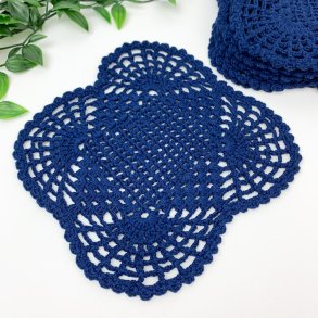 Zehn handgehkelte Zwischenlegservietten in Dunkelblau  18 cm