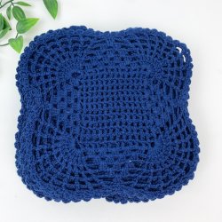 Ti hndhklede mellemlgsservietter i mrk bl 