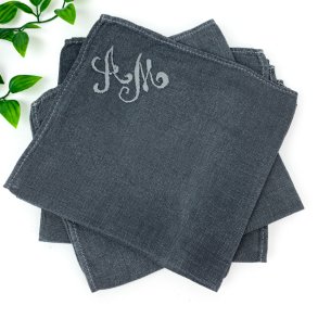 Vier Vintage-Stoffservietten aus grauem Leinen mit Monogramm