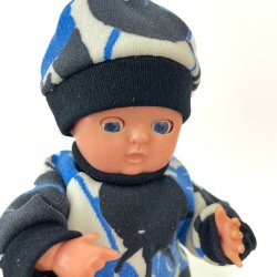 Kleine Retro Puppe mit blauer Kleidung