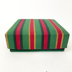 Retro Schachtel mit Streifenmuster