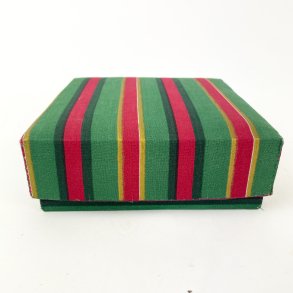 Retro Schachtel mit Streifenmuster