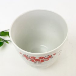 Retro krus med r�dt blomsterdekor