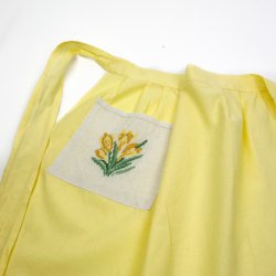 Retro gult forkl�de broderi