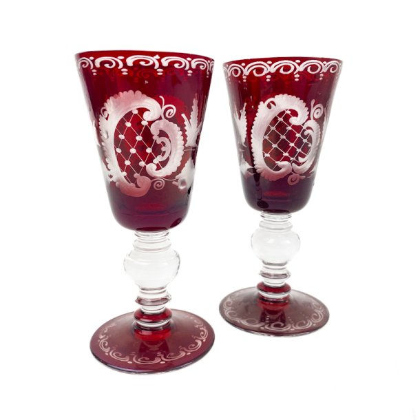 Zwei rote Vintage Gl�ser aus b�hmischem Kristall