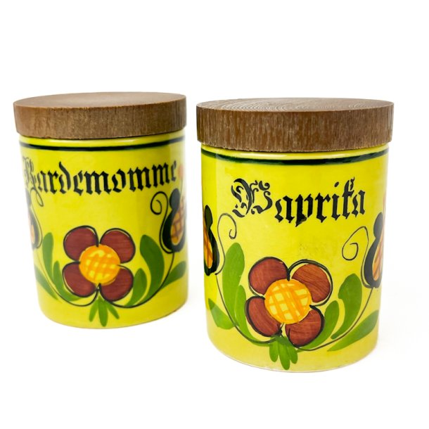 To gule vintage krydderikrukker med teakl�g