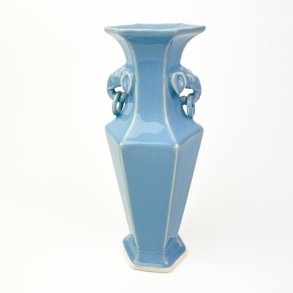 Lysebl� vintage elefantvase