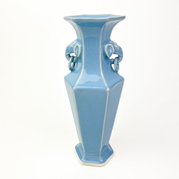 Lysebl� vintage elefantvase