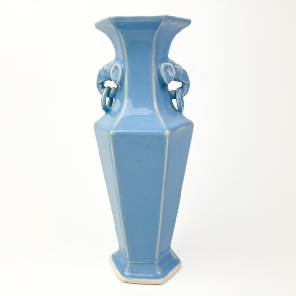Lysebl� vintage elefantvase