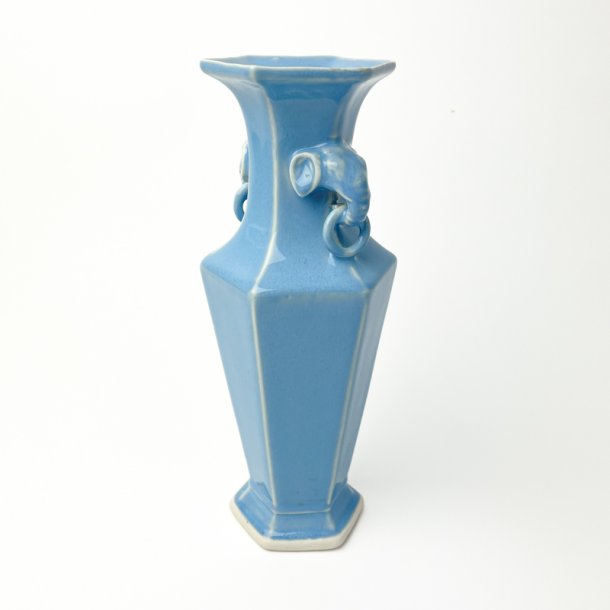 Lysebl� vintage elefantvase