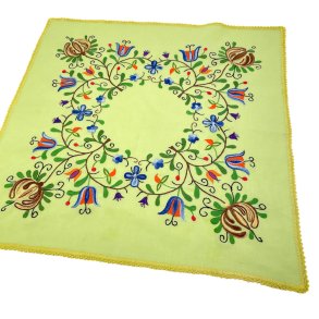 Lysegr�n vintage lysedug med broderi