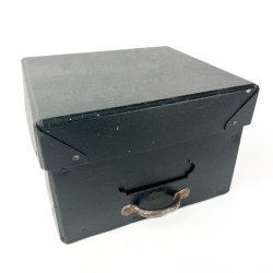 Sort vintage arkivkasse