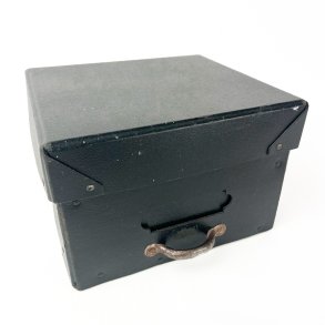 Sort vintage arkivkasse