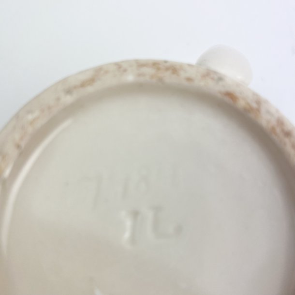 Vintage fajancekande blomster