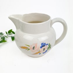 Vintage fajancekande blomster