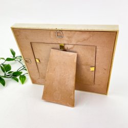 Eleganter Rahmen mit goldener Ovalfassung