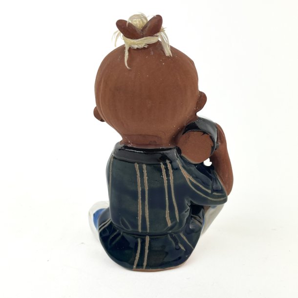 Retro Figur  sitzendes Kind