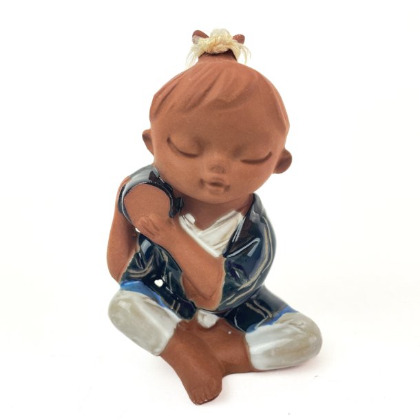 Retro Figur  sitzendes Kind